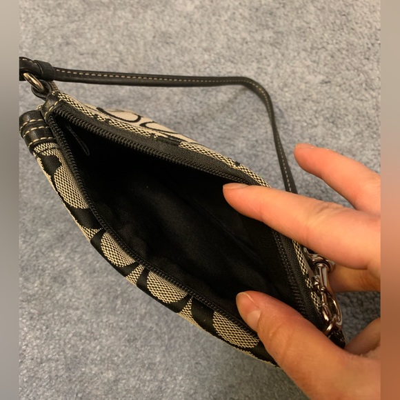 Coach wristlet in grey - Picture 3 of 3